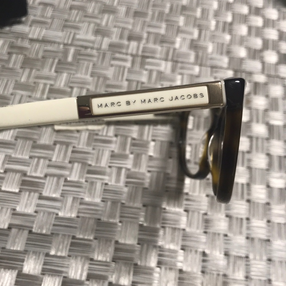 Marc Jacobs Authentic Woman Frame - Picture 2 of 6